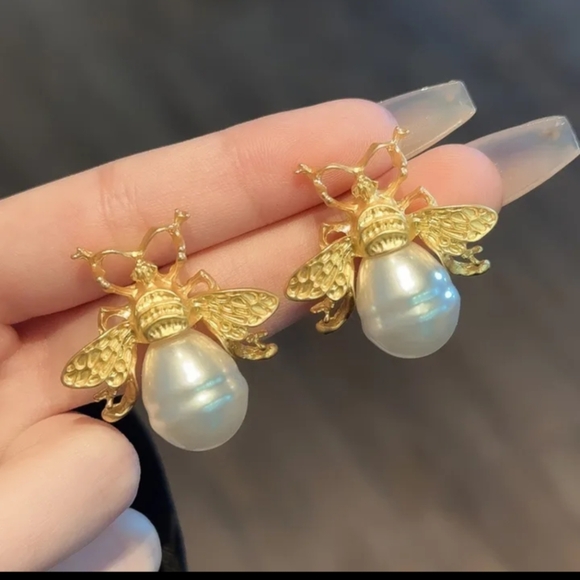 Earring - Picture 4 of 4